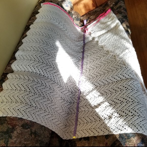 Crochet, lace, zig zag pattern, scalloped, cream, afghan/throw/blanket, handmade - Picture 2 of 5